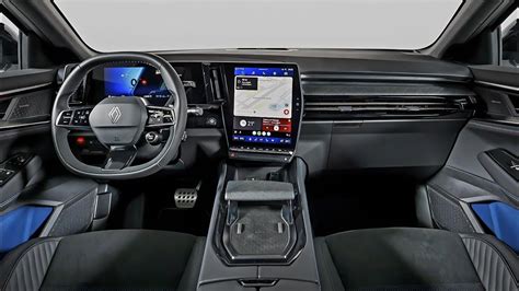 Interni Renault Rafale con schermo OpenR