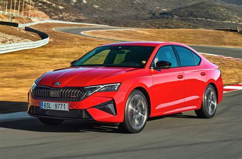 Skoda Octavia RS vista frontale dinamica