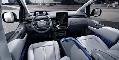Hyundai STARIA interior