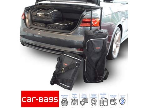 Immagine di un set di borse da viaggio su misura per il bagagliaio di un'auto