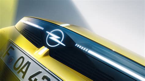 Dettaglio frontale Opel Grandland 2024 con Vizor e fari Intelli-Lux