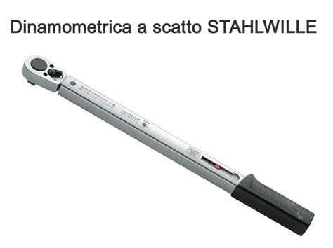 Chiave dinamometrica in azione