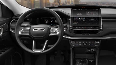 Interni Jeep Compass Limited con schermo infotainment