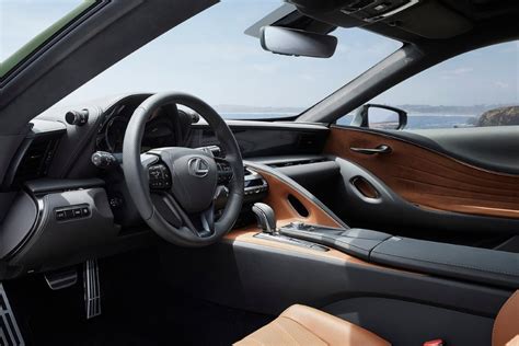 Dettaglio del quadro strumenti digitale della Lexus LFA