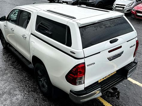Toyota Hilux con hardtop installato