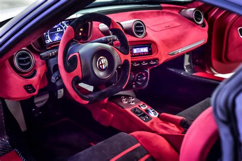 Alfa Romeo 4C interni