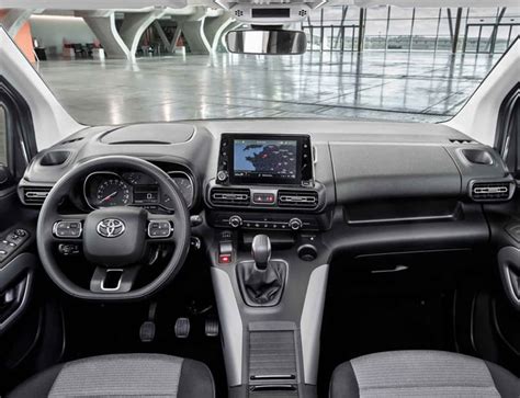 Dettaglio degli interni del Toyota Proace City Verso con configurazione sedili