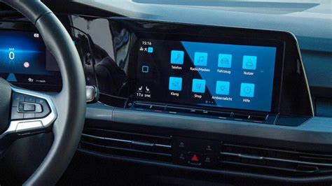 Interfaccia del sistema di infotainment da 8 pollici sul cruscotto