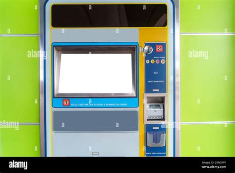 Illustrazione di un distributore automatico di biglietti della metropolitana e di una persona che convalida un biglietto con lo smartphone