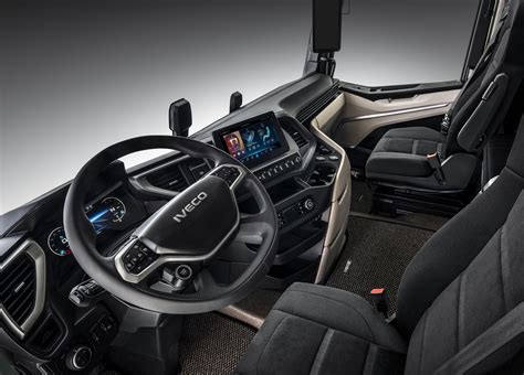 Cruscotto di un camion Volvo moderno
