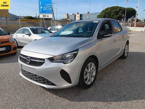 Opel Corsa in concessionaria