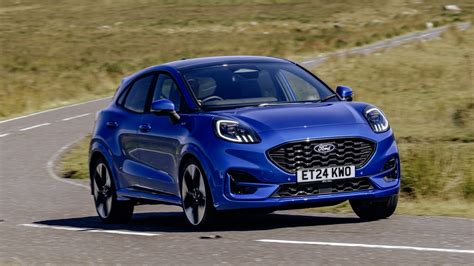 Ford Puma Hybrid in movimento