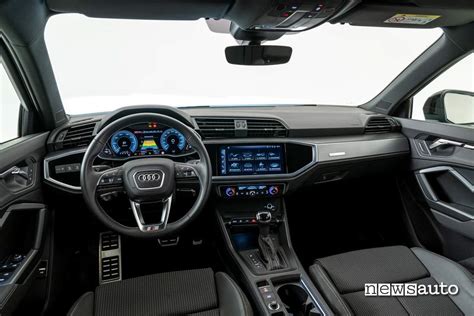 Interni dell'Audi Q3 Sportback con Virtual Cockpit