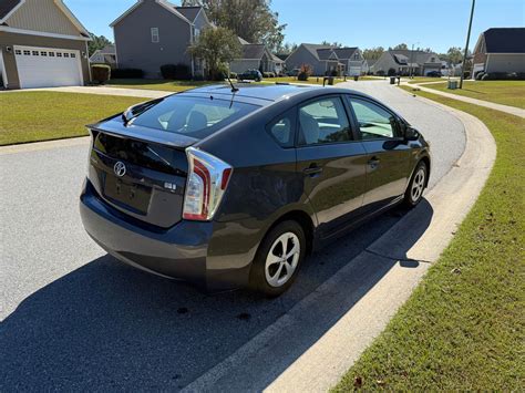 Toyota Prius III sul fronte strada