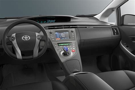Interni della Toyota Prius III con display centrale