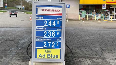Mappa con i distributori di benzina e i prezzi indicati