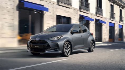 Vista laterale della Toyota Yaris Verso con evidenziate le proporzioni