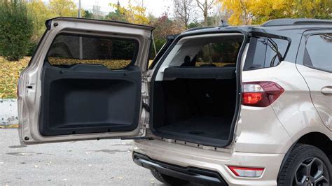 interno bagagliaio Ford EcoSport con vano ruota