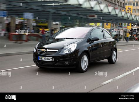 Opel Corsa 1.3 CDTI 2006 front view