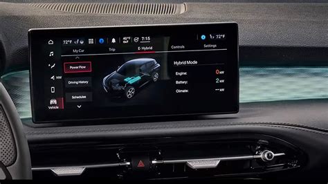 Schermata infotainment Alfa Romeo Tonale Plug-in Hybrid con dati sui consumi