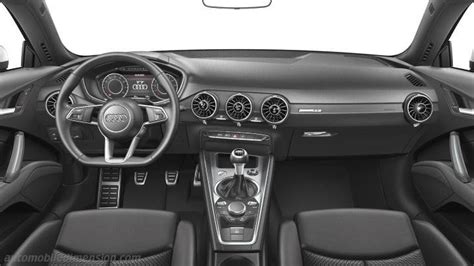 Audi TT con bagagliaio aperto