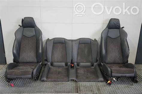 Interno Audi TT con sedili posteriori ribaltati