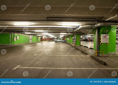 Interno di un garage sotterraneo