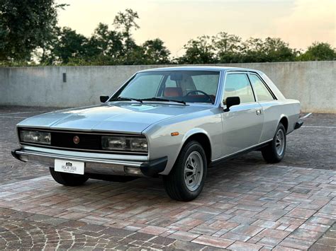 Fiat 130 Coupé in una configurazione di colore classica