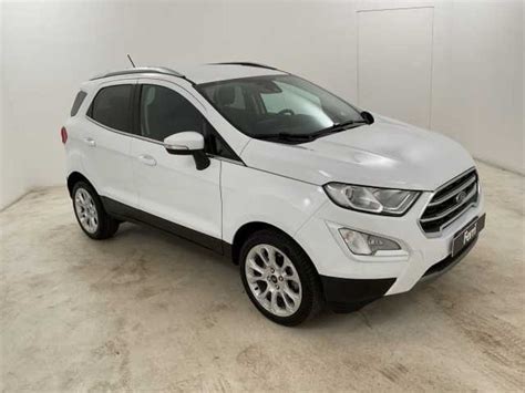 Ford EcoSport con portapacchi e gancio traino