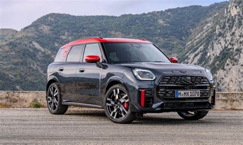 Mini Countryman Ibrida Plug-in con allestimento sportivo John Cooper Works