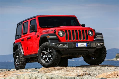 Jeep Wrangler JK Unlimited in un paesaggio fuoristrada