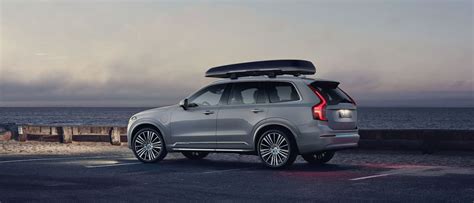 Interno di un'auto Volvo con accessori