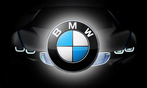 Logo BMW e modelli elettrici attuali