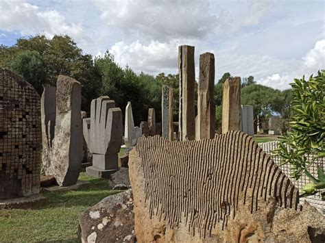Sculture sonore di Pinuccio Sciola nel Giardino Sonoro di San Sperate