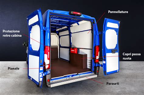 Esempio di rivestimento interno furgone