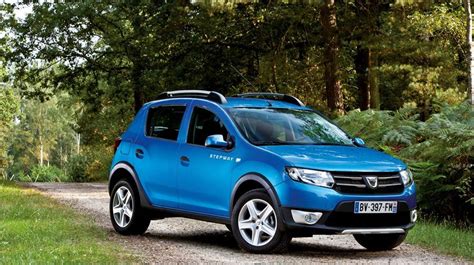 Una Dacia Sandero Stepway in un contesto urbano