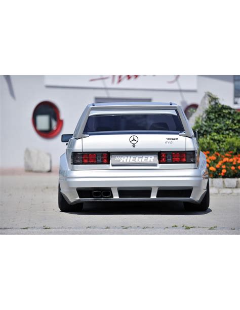 Componenti di un bodykit Rieger Tuning