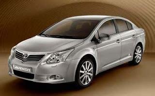 Toyota Avensis in versione berlina e station wagon