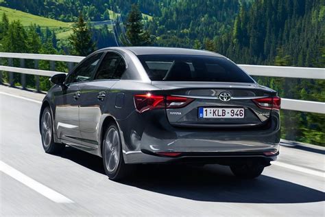 Confronto tra le dimensioni di Toyota Avensis, Audi A4 e BMW Serie 3