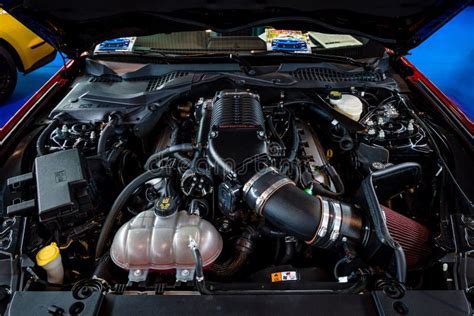 Dettaglio del motore V8 sovralimentato della Ford Mustang GTD