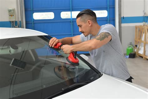 Manutenzione vetro auto
