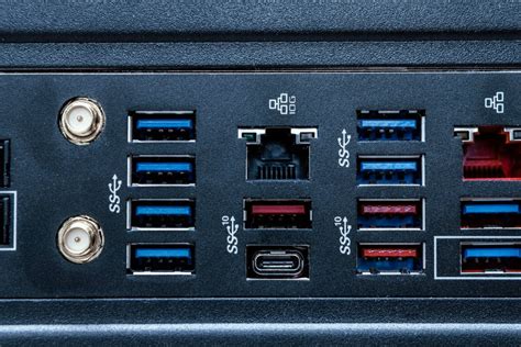 Dettaglio di una porta USB after-market installata