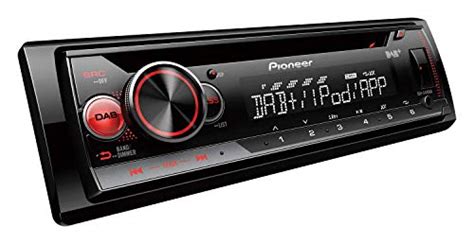 Diversi modelli di autoradio Pioneer