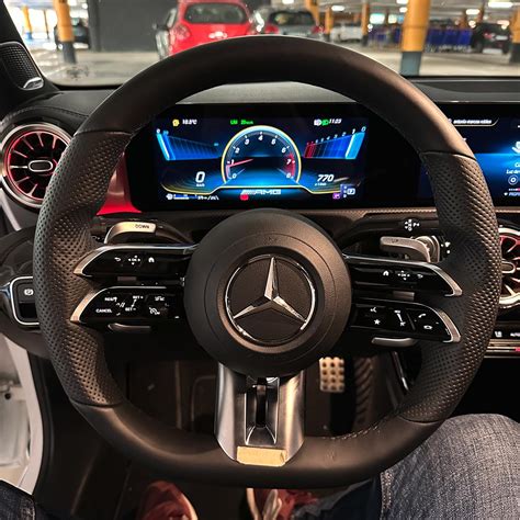 Interni Mercedes CLS MY21 con nuovo volante