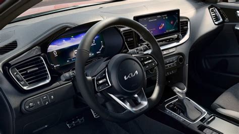Interni Kia Ceed con display del climatizzatore