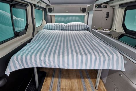 Interni Nissan Primastar Seaside con cucina e letto
