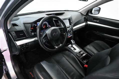 Interni Subaru Legacy SW - Cruscotto e consolle centrale