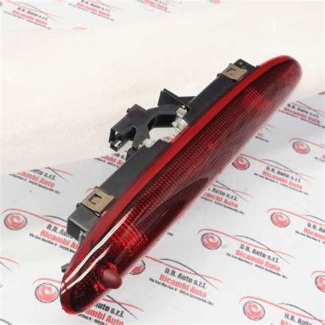 Scheda tecnica fanale terzo stop