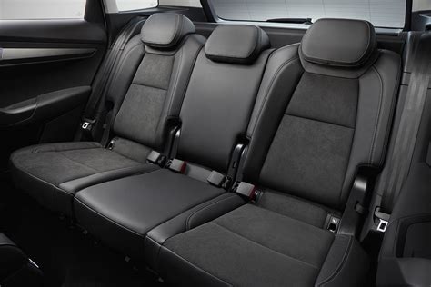 Interni di una Skoda Karoq con sedili posteriori ripiegati