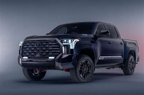 Toyota Tundra con paesaggio urbano australiano